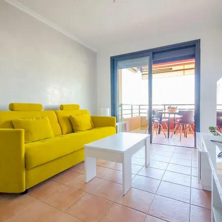 Hébergement de vacances Modern Duplex With Heated Pool & 360° Sea Views